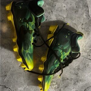Boys Under Armour Cleats Like New